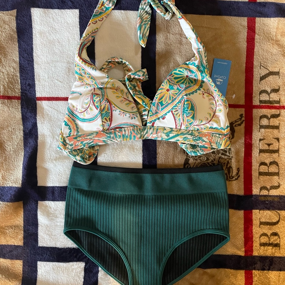 Cupshe Paisley Bikini - Cream and Green reversible top